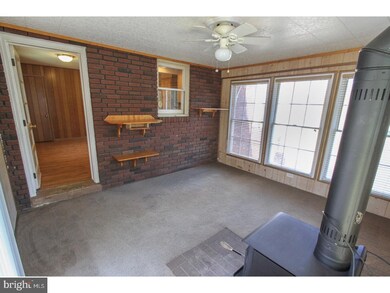 516 Spring Valley Rd, Reading, PA 19604 - photo 7