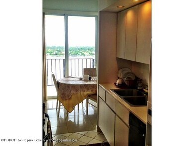 1701 S Flagler Dr #1908 Kitchen