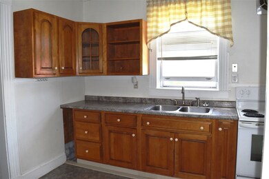 93 Center St unit 2W, Rutland, VT 05701 - photo 5