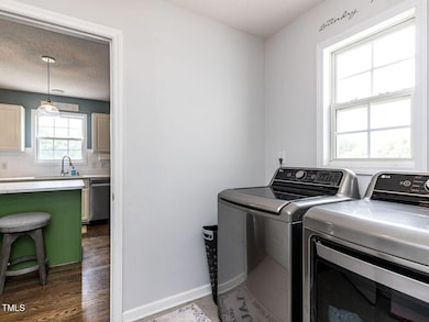 014-1280x960-laundry-room