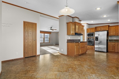 707 Fox Tail Dr, Minot, ND 58701 - photo 4