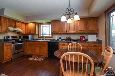 3825 SW Arvonia Place, Topeka, KS 66610 - photo 7