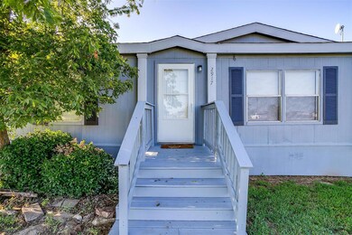 2917 Berry Patch Ln, Joshua, TX 76058 - photo 2