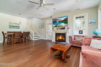 007_Living & Dining Room