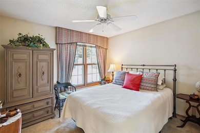 8112 Cobblestone Rd, Urbandale, IA 50322 - photo 4