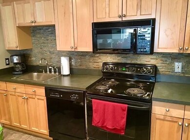 14 Hallmark Gardens unit 1, Burlington, MA 01803 - photo 2