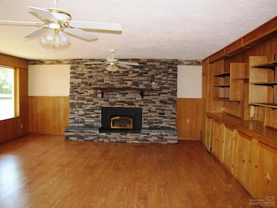 1232 NW Rimrock Dr, Redmond, OR 97756 - photo 3