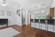 Beautiful layout & breakfast bar