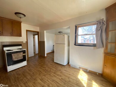 602 Davis St, Audubon, IA 50025 - photo 7