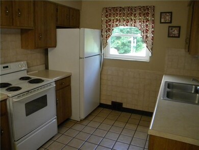 Super Clean kitchen comes with appliances