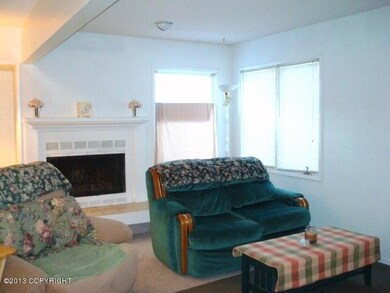 LIVING ROOM PHOTO 1