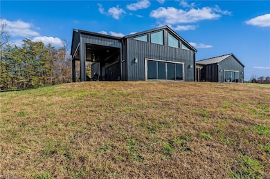 210 Meadow Stone Ln, Mount Airy, NC 27030 - photo 4