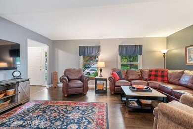 440 Candlewood Ct, Algonquin, IL 60102 - photo 2