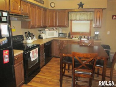 351 W Springfield St, Virginia, IL 62691 - photo 6