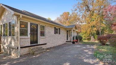 1608 Sharon Rd, Winston Salem, NC 27103 - photo 3