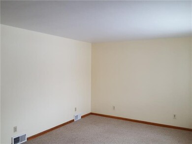 NEUTRAL COLORS THROUGHOUT make it easy to decorate