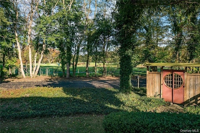 424 Evergreen Ave, Hauppauge, NY 11788 - photo 3