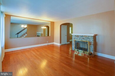 830 Lyndhurst St, Baltimore, MD 21229 - photo 3
