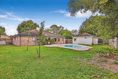 317 W Castle Harbour Dr, Friendswood, TX 77546 - photo 6