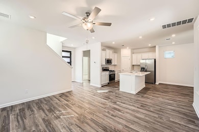 Kitchen with appliances with stainless steel fini