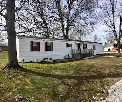 690 11th St NE, Linton, IN 47441 - photo 3