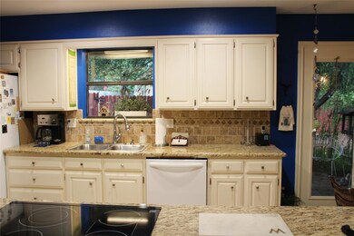 2810 Venture Cir, Denison, TX 75020 - photo 3