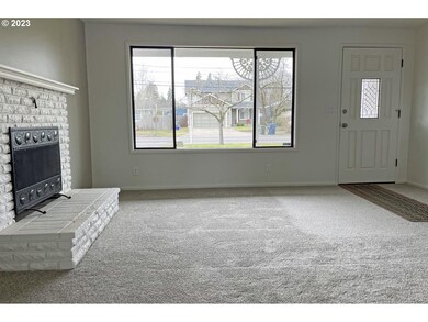 Living Room/Entrance