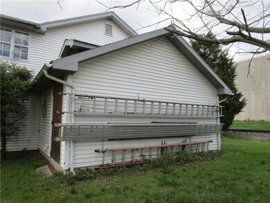 429 S Railroad St, Walnutport, PA 18088 - photo 2