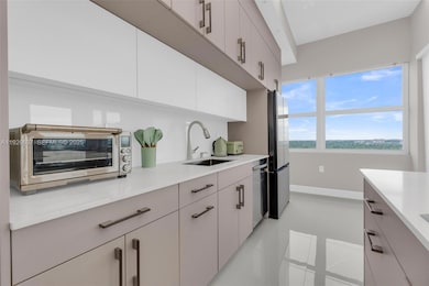 18011 Biscayne Blvd unit PH04, Aventura, FL 33160 - photo 2