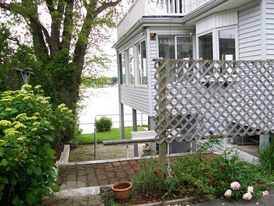 326 Riverside Dr, Tiverton, RI 02878 - photo 4