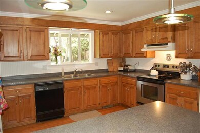 2391 Azalea Dr, Grants Pass, OR 97526 - photo 5