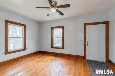 1523 N Division St, Davenport, IA 52804 - photo 3