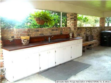 All this outdoor area needs is a grill!