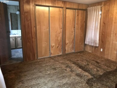 Bedroom, Primary