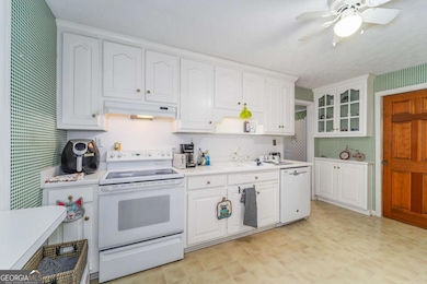 867 Kentland Dr, Waycross, GA 31503 - photo 7