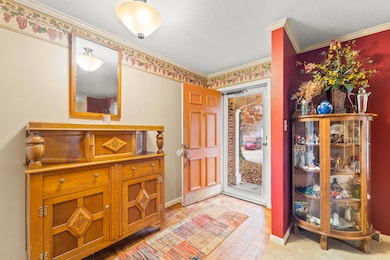 810 Southern Air Dr, Jefferson City, MO 65109 - photo 2