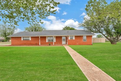 Corner Lot! Ranch-style Home with a front yard, pr