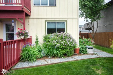 [photo 2019374] Side Yard