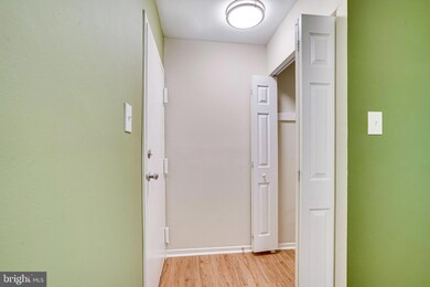 1652 Parkcrest Cir unit 201, Reston, VA 20190 - photo 5