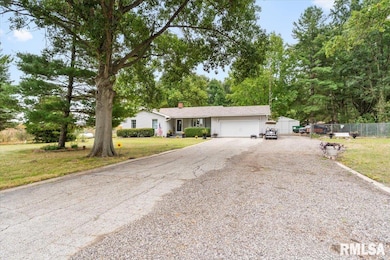 5810 Maxheimer Rd unit 1, Rochester, IL 62563 - photo 3