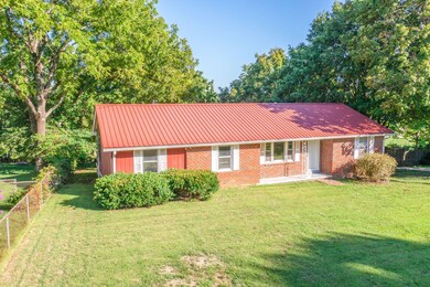 105 Helberg St, Dickson, TN 37055 - photo 5