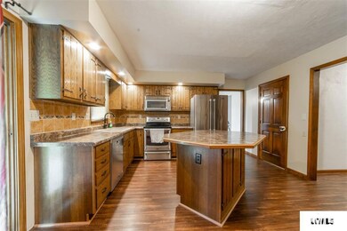 108 Crestwood Dr, Lincoln, IL 62656 - photo 3