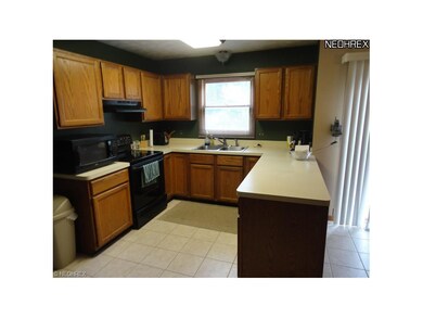 Kitchen w/ceramic tile floor - all appliances stay