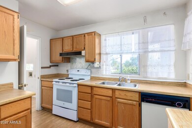 Window by the sinks!