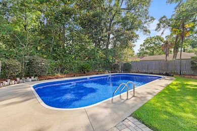 Backyard/ Pool