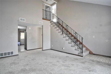 806 vacant and ready for occupancy! Front door ent