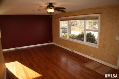 1205 Meadow Lane Dr, Bettendorf, IA 52722 - photo 6