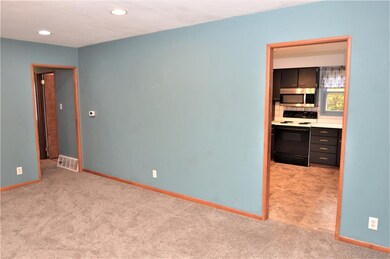 1101 38th St SE, Cedar Rapids, IA 52403 - photo 5
