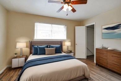 427 Hollyvale Dr unit 23, Houston, TX 77060 - photo 7