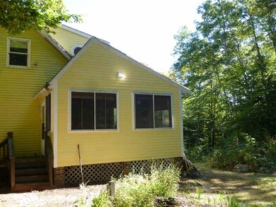 Lovely, seasonal porch/mud room